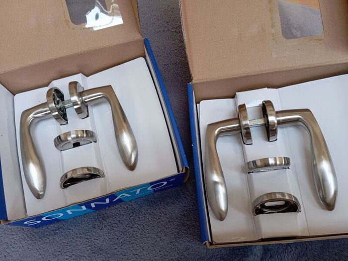 Sonnato chrome door handles