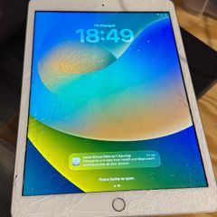 iPad 8th gen 32GB smashed screen