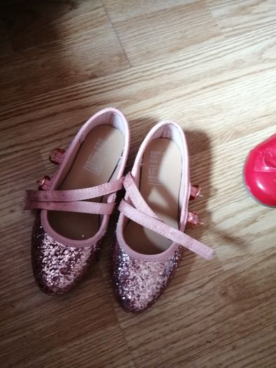 Girls sandals