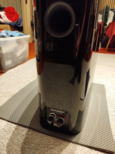 Dynaudio Countour 20i high gloss Black.