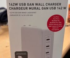 142Watts USB/USBC Wall charger with adapters