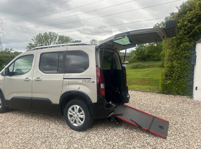 Wheelchair car