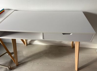 desk white 50 w x 100 Lx 77 H cm