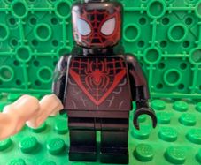 LEGO Spider-Man Miles Morales Minifigure Red Webbing on Head sh540 76113 W/ Web