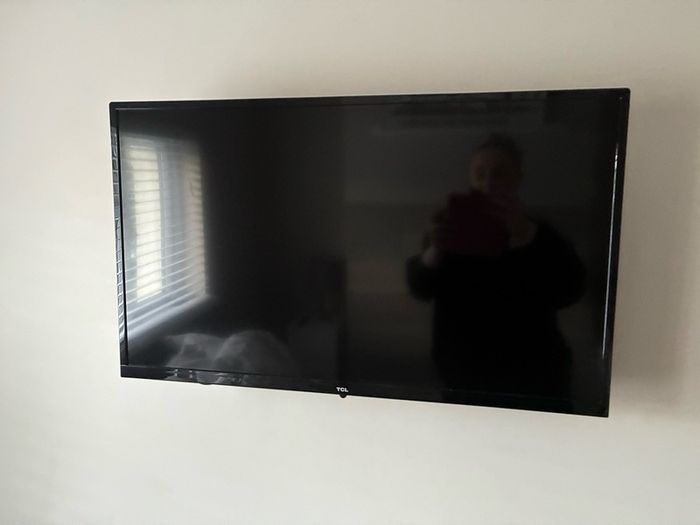 TCL Smart TV with Remote - Wall Mounted