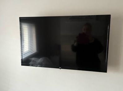 TCL Smart TV with Remote - Wall Mounted