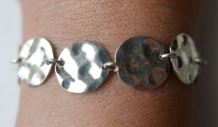 D&F 925 Sterling Silver Hammered Disc Bracelet