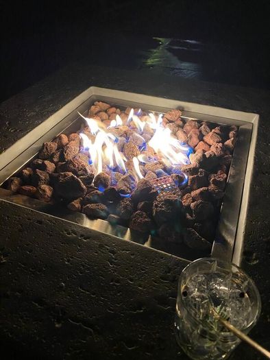 Elementi Manhattan Fire Table
