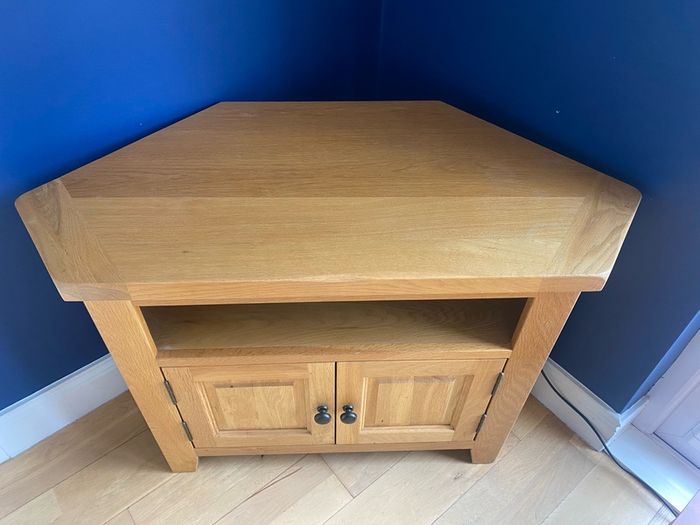 Corner Unit / TV Table