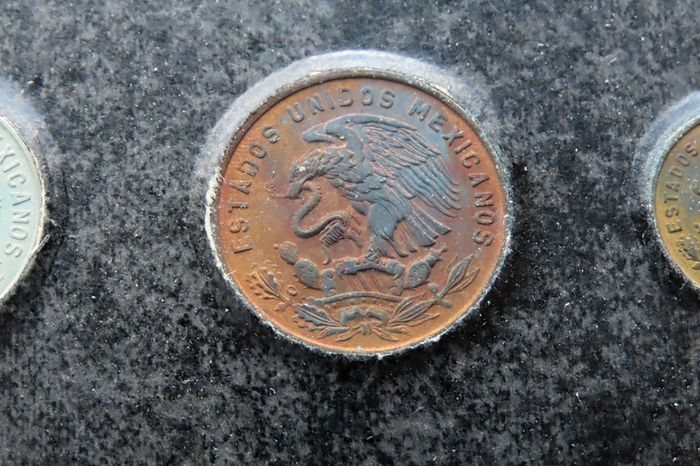 Mexico 1965 Set of 5 Coins Peso & Centavo Presentation Pack
