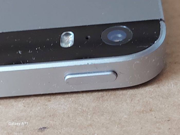 6 Mobile Phones for parts or repair, not powering on