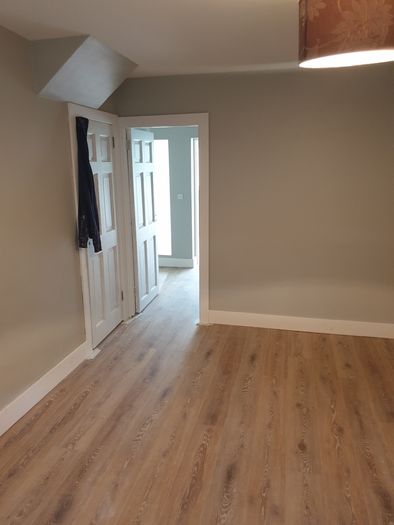 Laminate flooring service