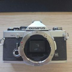 Olympus OM2N 35mm camera and Zuiko f1.4 50mm lens