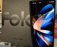 Samsung Z Fold4 256GB/ 12GB RAM Z Fold 4 Dual Sim Unlocked (Excellent Like New)