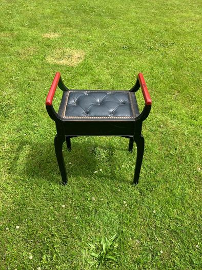 piano stool