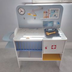 Toy medical station