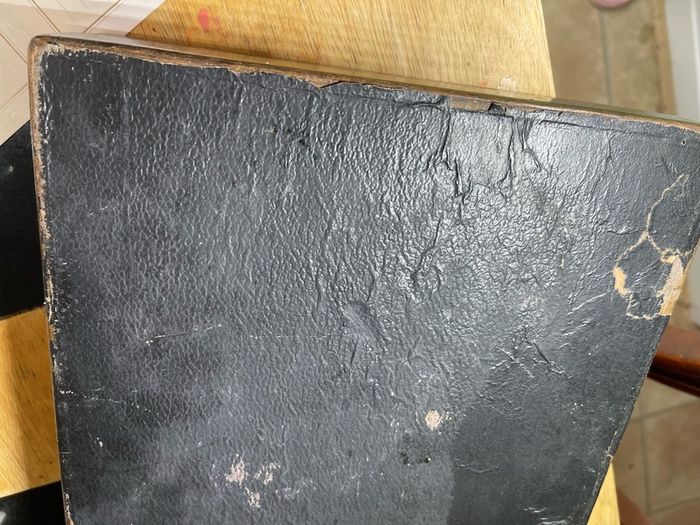 1 antique wooden display box