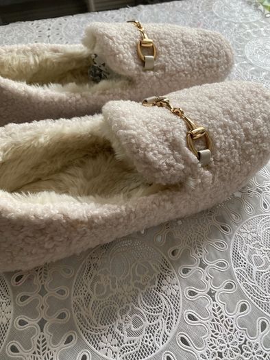 cream slippers