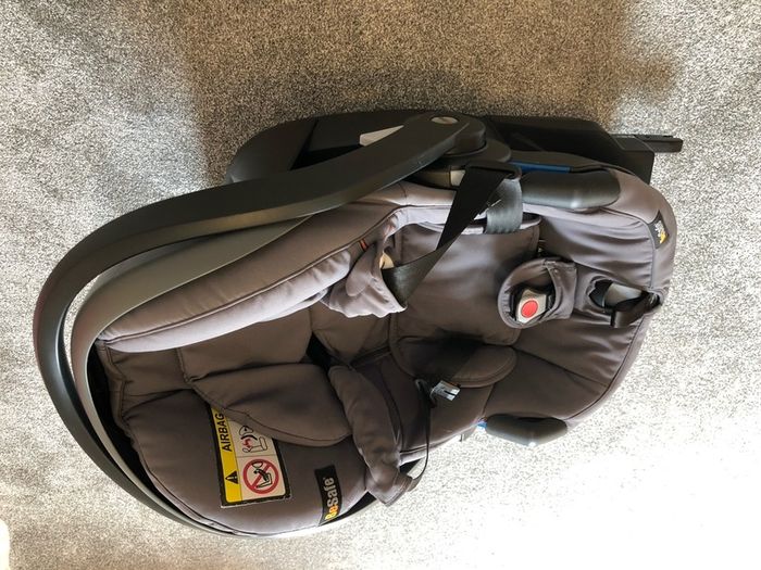 Be Safe Izi Go Car seat and ISO fix base