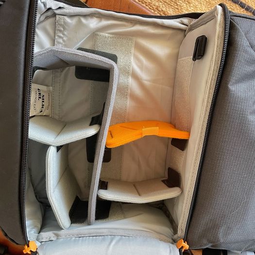 Sony Alpha 6100 JUST 8.204 SHOTS! + 3 lenses + bag + charger + uv filters