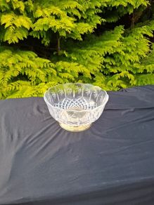 Lovely crystal fruit bowl postage possible