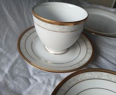 Noritake porcelain dinner set