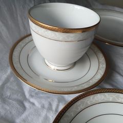 Noritake porcelain dinner set