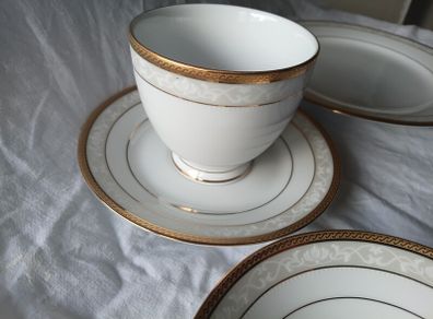 Noritake porcelain dinner set
