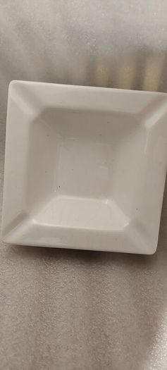 Silk Cut square ashtray ,collectors item, with smoking bans advertising bans on ashtrays for health reasons, price includes post to anywhere in Ireland thank you,,see pictures for condition ,take as is,litte pitting on glaze ,sold as is.