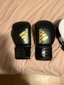 Adidas boxing gloves size 10oz plus Rdx training pads barely used 60 euro