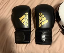 Adidas boxing gloves size 10oz plus Rdx training pads barely used 60 euro