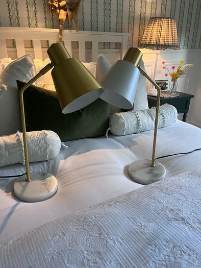 2 gold & lamps