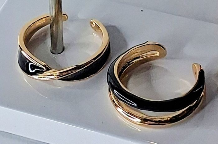 A Pair of Black Oil Drip Rings with Open Ring & Twist Ribbon Ring