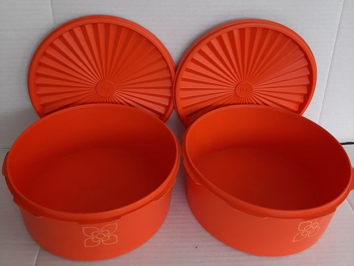 tubberware vintage cake tub