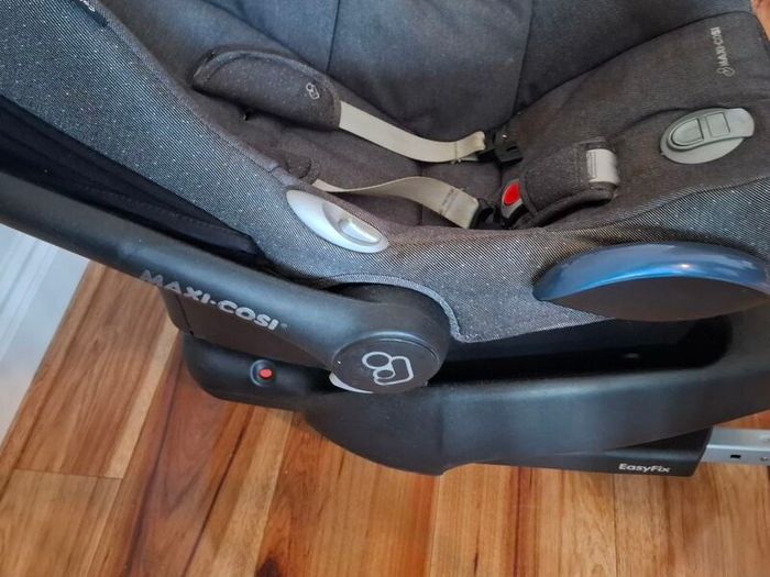 maxi cosi car seat & isofix