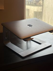 Aluminum laptop stand