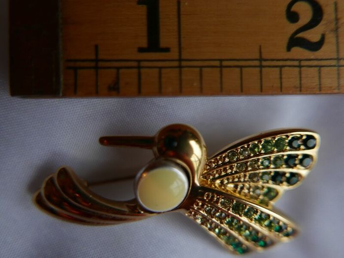 Vintage Monet Gold Plate Crystal Jelly Belly Hummingbird Brooch and Box