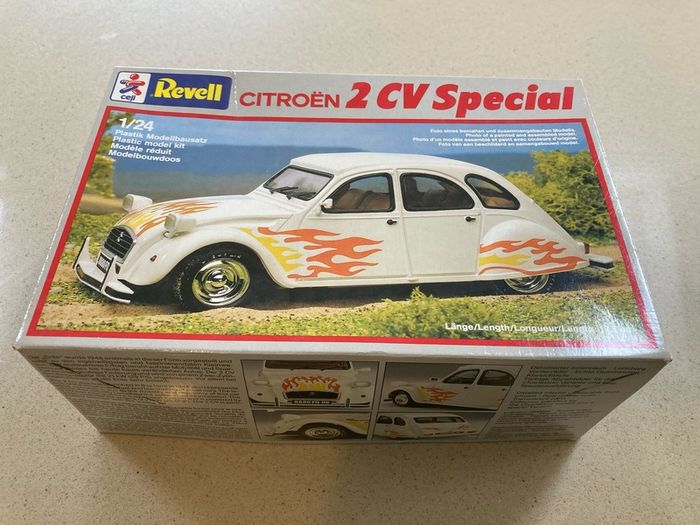 Revell Citroen 2 CV Special scale 1/24