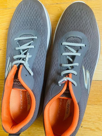men runners Arch fit slip on