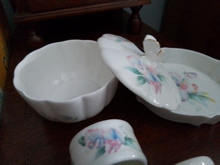 Aynsley "Sweetheart" Pieces