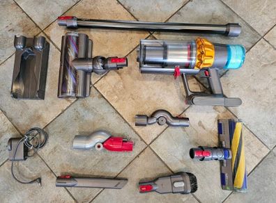Dyson V15 absolute