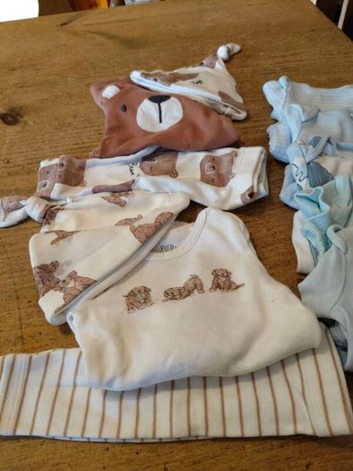 Newborn boys bundle, like new. 2 Newborn outfits, 3 piece sets fred & Flo. 5 Vests. Next.  Upto 7.5 lbs