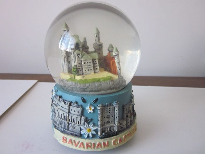 Vintage Musicial Snow Globe Bavarian Castles with Music  Edelweiss