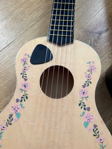ukulele and guitar