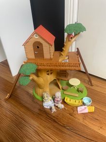 Sylvanian families tree house with accessories