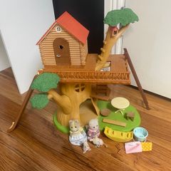 Sylvanian families tree house with accessories