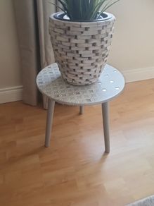 Round side Table