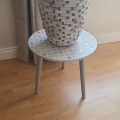 Round side Table