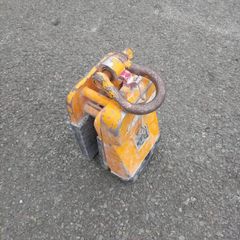 Stone slab lifting clamp