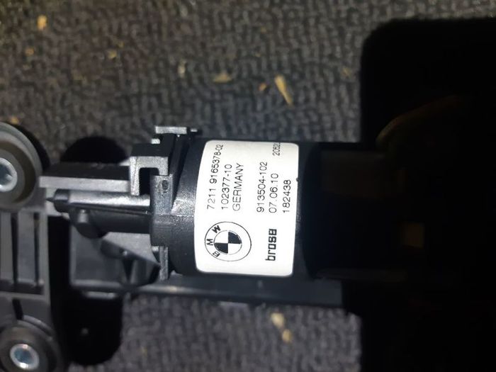 BMW E92 Seat Belt Handover Mechanism Drivers Side Right 9165378
